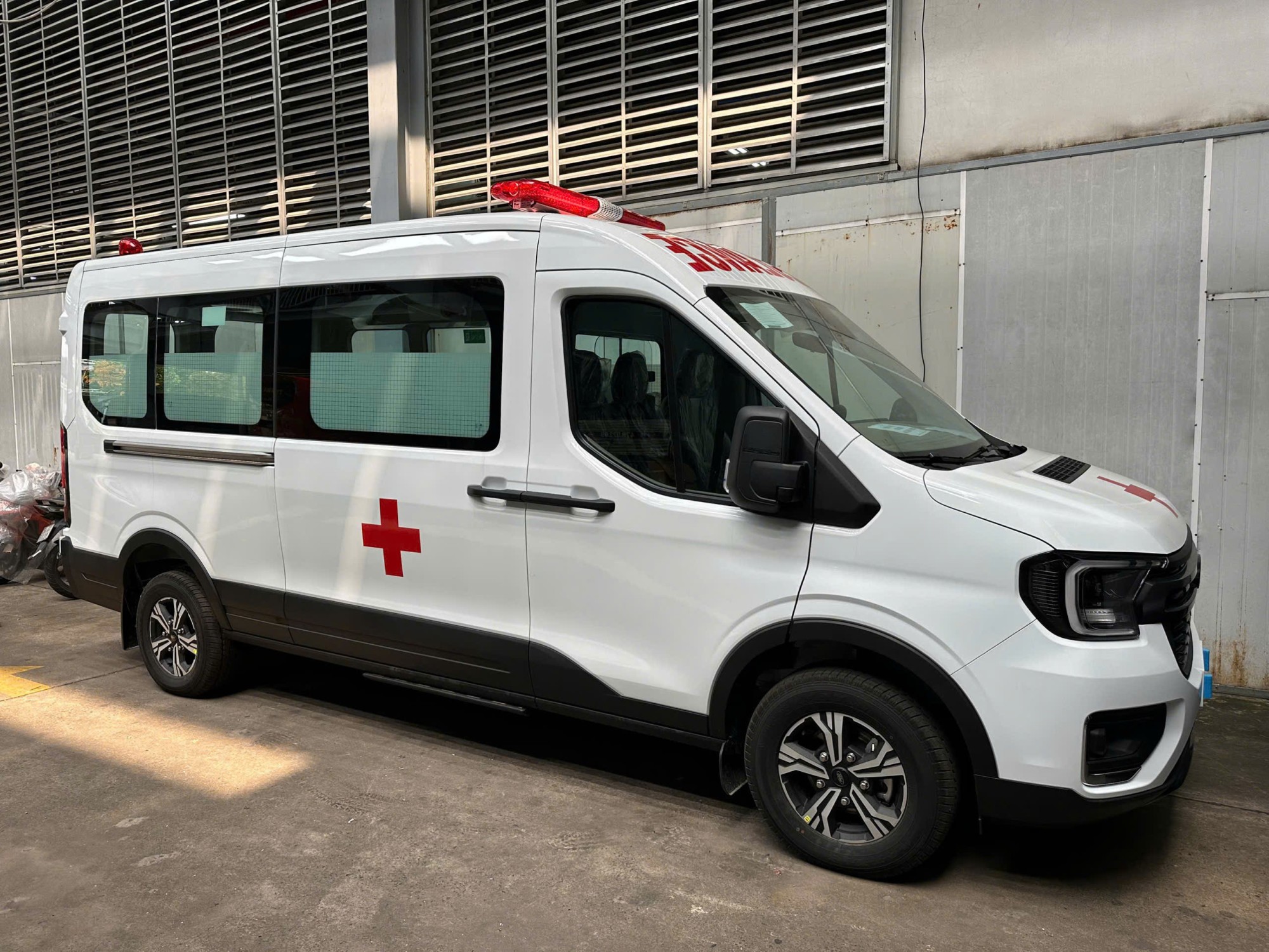 Ford Transit Cứu Thương